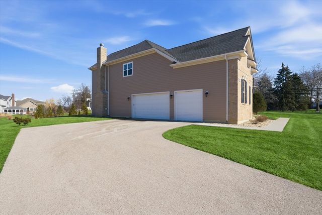 2617 Barker Drive, Batavia, IL 60510