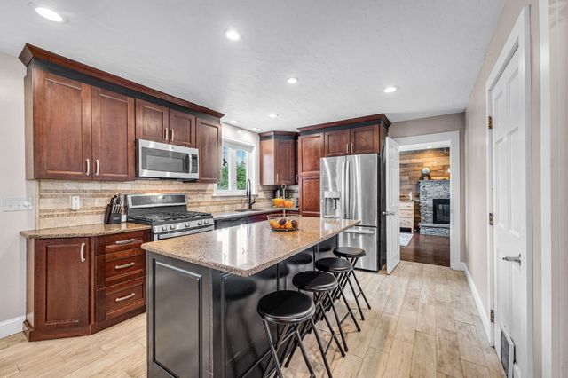 35 East Glen St, Westfield, MA 01085