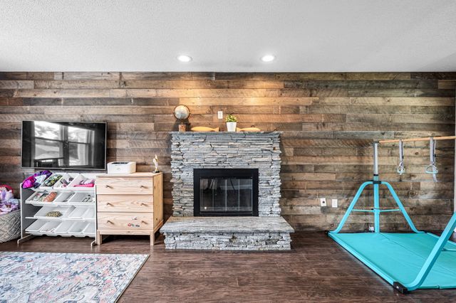 35 East Glen St, Westfield, MA 01085