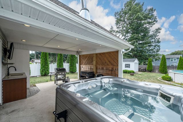 35 East Glen St, Westfield, MA 01085