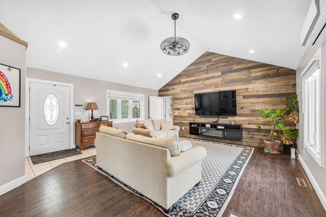 35 East Glen St, Westfield, MA 01085