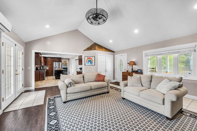 35 East Glen St, Westfield, MA 01085