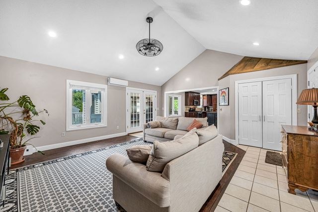 35 East Glen St, Westfield, MA 01085