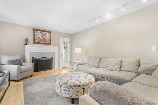 5 Birch Street W, White Plains, NY 10607