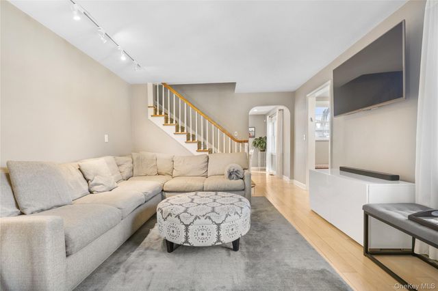 5 Birch Street W, White Plains, NY 10607