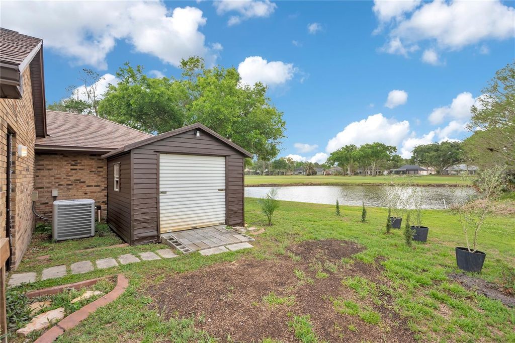 Image 37 of property listing at 2724 ARDON AVENUE, Orlando, FL 32833