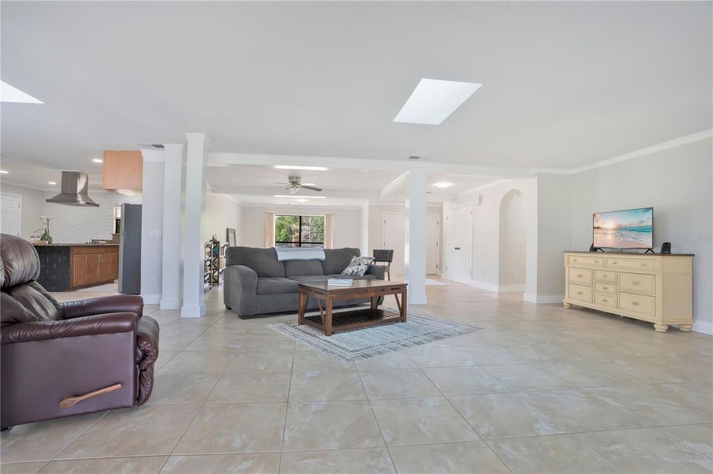 Image 10 of property listing at 2724 ARDON AVENUE, Orlando, FL 32833