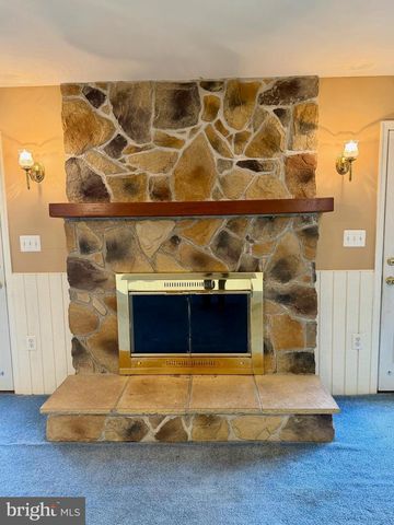 8210 HUDSON DR, La Plata, MD 20646