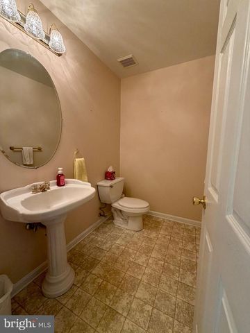 8210 HUDSON DR, La Plata, MD 20646