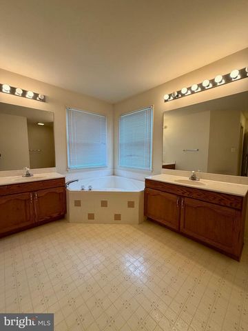 8210 HUDSON DR, La Plata, MD 20646