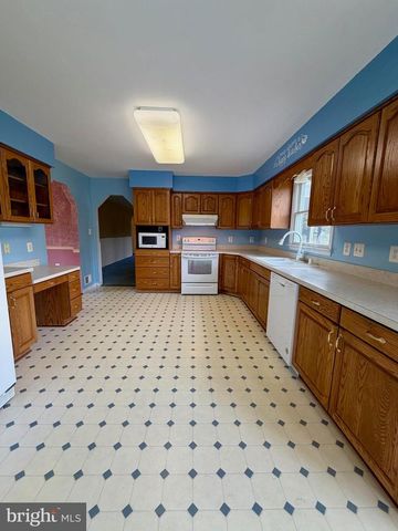8210 HUDSON DR, La Plata, MD 20646