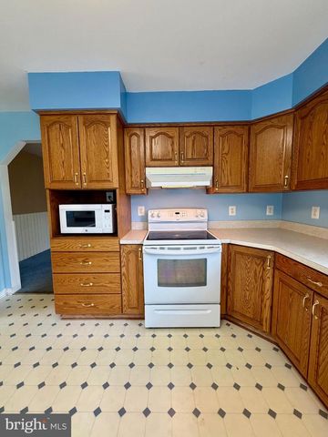 8210 HUDSON DR, La Plata, MD 20646
