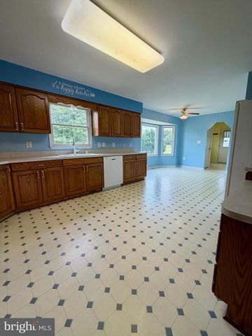 8210 HUDSON DR, La Plata, MD 20646