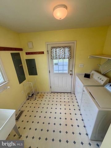 8210 HUDSON DR, La Plata, MD 20646