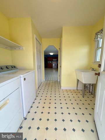8210 HUDSON DR, La Plata, MD 20646
