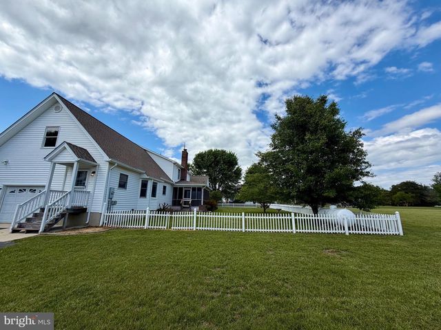 8210 HUDSON DR, La Plata, MD 20646