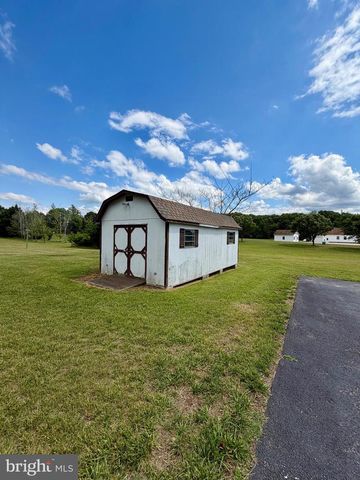 8210 HUDSON DR, La Plata, MD 20646