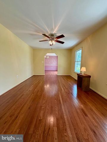 8210 HUDSON DR, La Plata, MD 20646