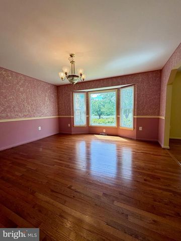 8210 HUDSON DR, La Plata, MD 20646