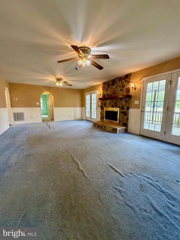 8210 HUDSON DR, La Plata, MD 20646
