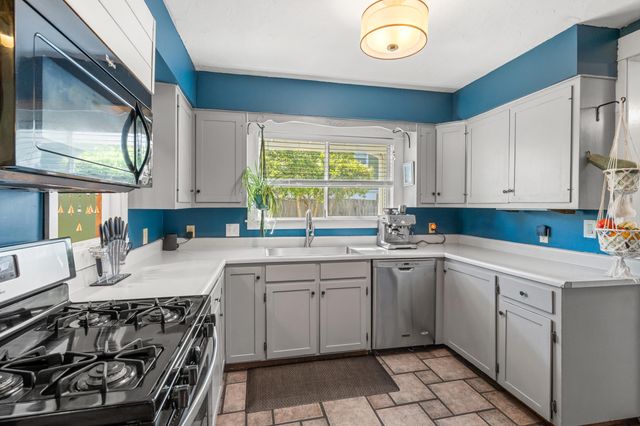 708 S Peach Street, Medford, OR 97501