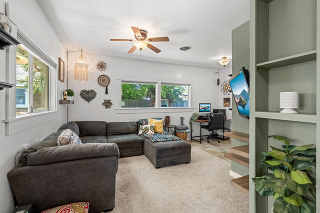 708 S Peach Street, Medford, OR 97501