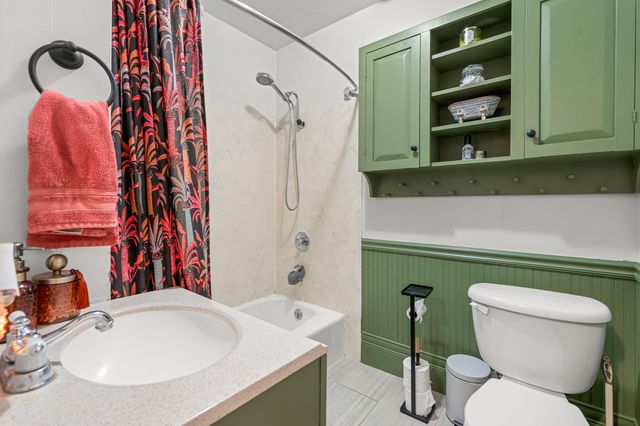 708 S Peach Street, Medford, OR 97501