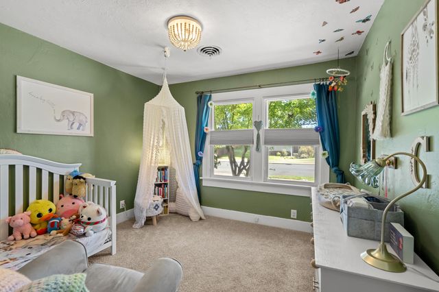 708 S Peach Street, Medford, OR 97501