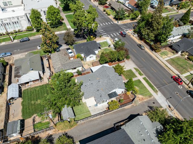 708 S Peach Street, Medford, OR 97501