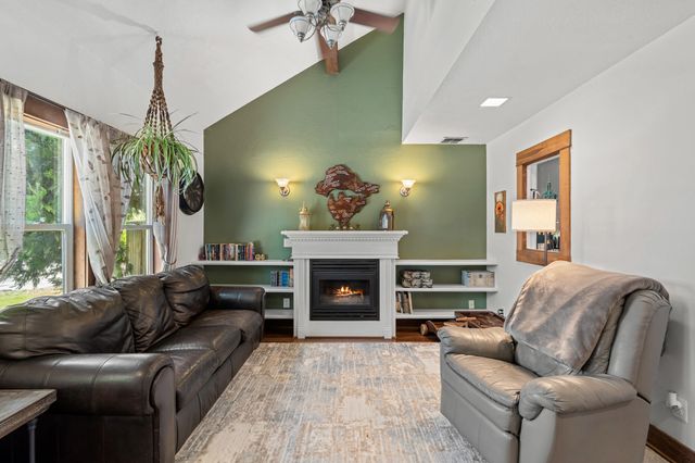 708 S Peach Street, Medford, OR 97501