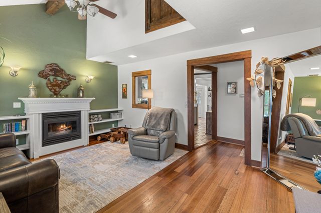708 S Peach Street, Medford, OR 97501