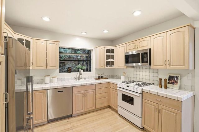 3514 Oak Knoll Drive, Redwood City, CA 94062