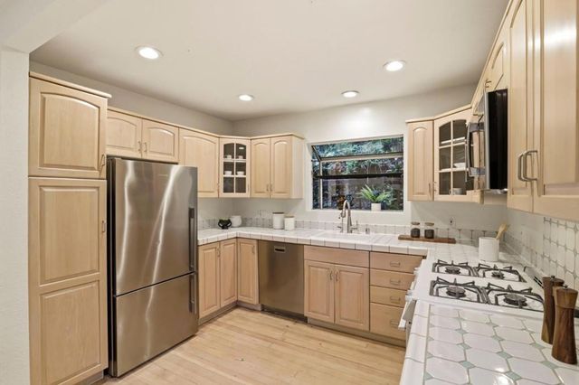 3514 Oak Knoll Drive, Redwood City, CA 94062