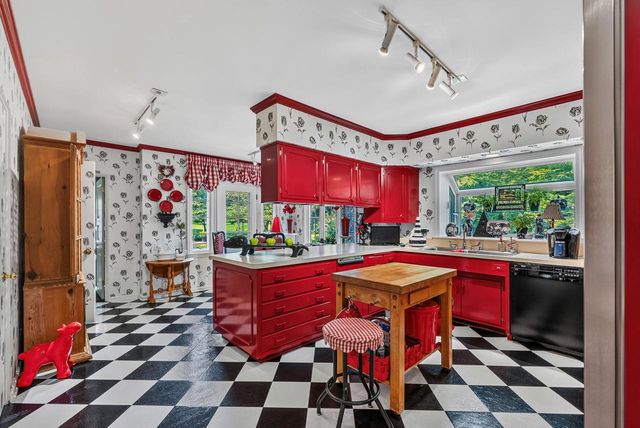 7861 N Regent COURT, Fox Point, WI 53217