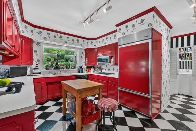7861 N Regent COURT, Fox Point, WI 53217