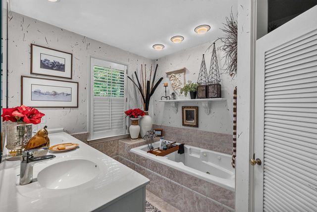 7861 N Regent COURT, Fox Point, WI 53217