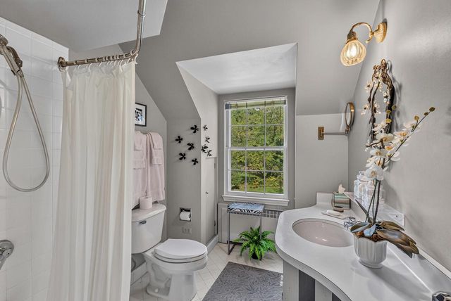 7861 N Regent COURT, Fox Point, WI 53217