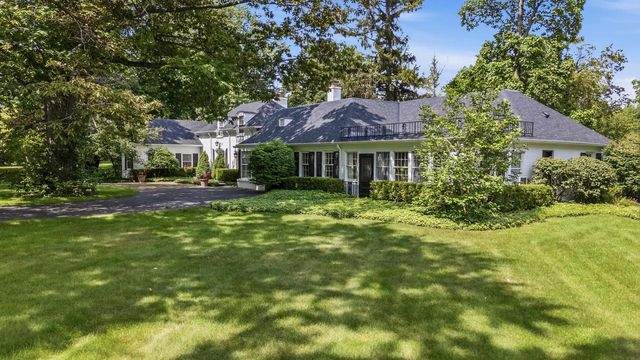 7861 N Regent COURT, Fox Point, WI 53217
