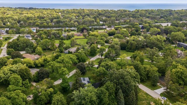 7861 N Regent COURT, Fox Point, WI 53217
