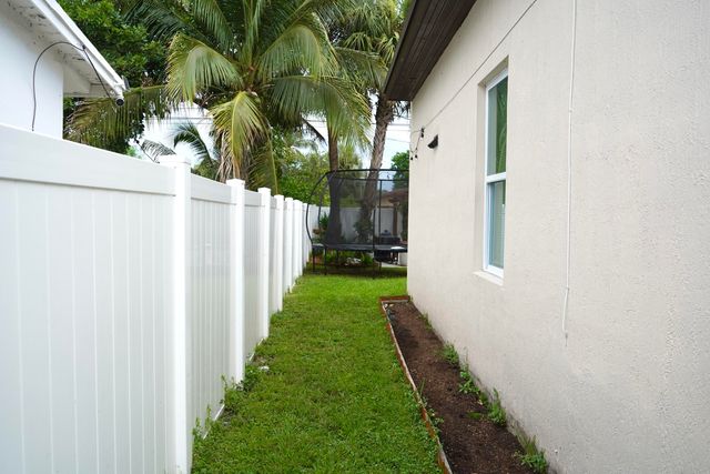 2941 NW 7th Court, Fort Lauderdale, FL 33311