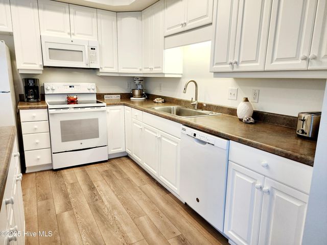 100 Lighthouse Lane D3, Swansboro, NC 28584