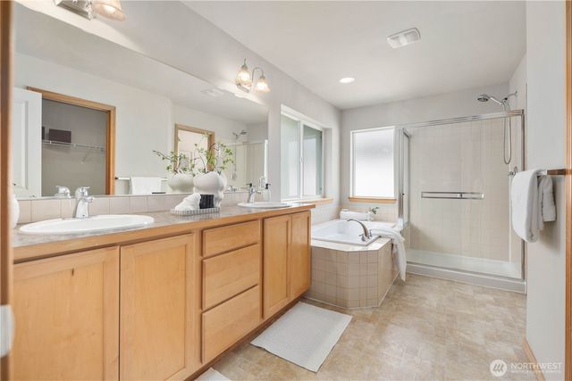 35071 41st Place S, Auburn, WA 98001