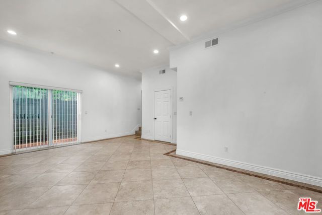 7338 Balboa Boulevard 6, Van Nuys (los Angeles), CA 91406