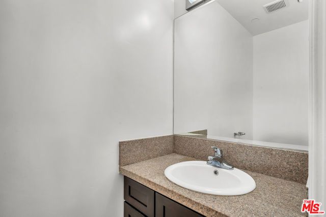 7338 Balboa Boulevard 6, Van Nuys (los Angeles), CA 91406