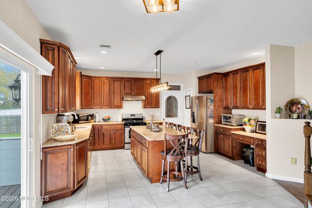 2 Saveria Court, Howell, NJ 07731