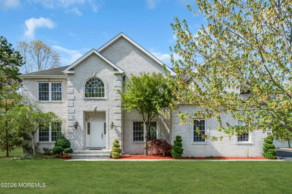 2 Saveria Court, Howell, NJ 07731