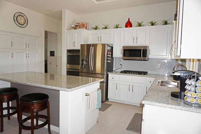 38104 Sunny Days Drive, Palm Desert, CA 92211