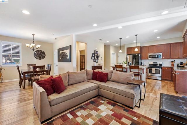 22647 Myrtle Cir, Hayward, CA 94541