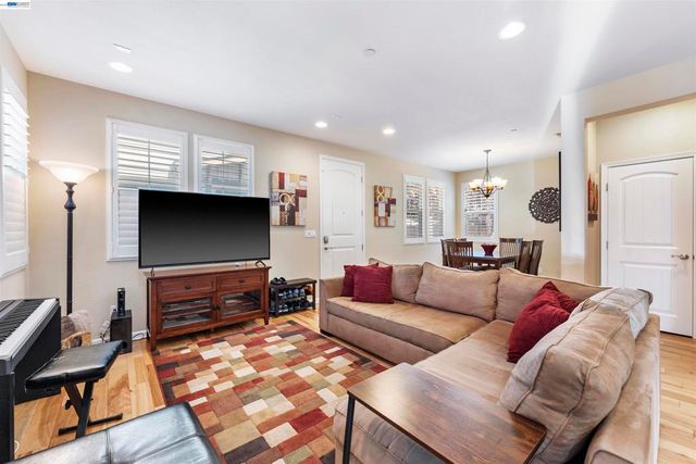 22647 Myrtle Cir, Hayward, CA 94541