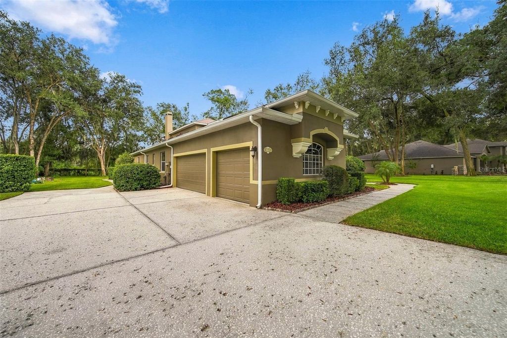 Image 4 of property listing at 8297 DAY LILY PLACE, Sanford, FL 32771